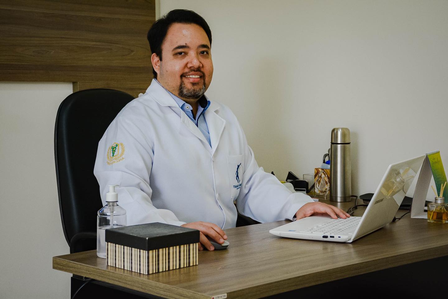 Dr. Thiago Tanaka fisioterapeuta especialista em palmilhas posturais Piracicaba